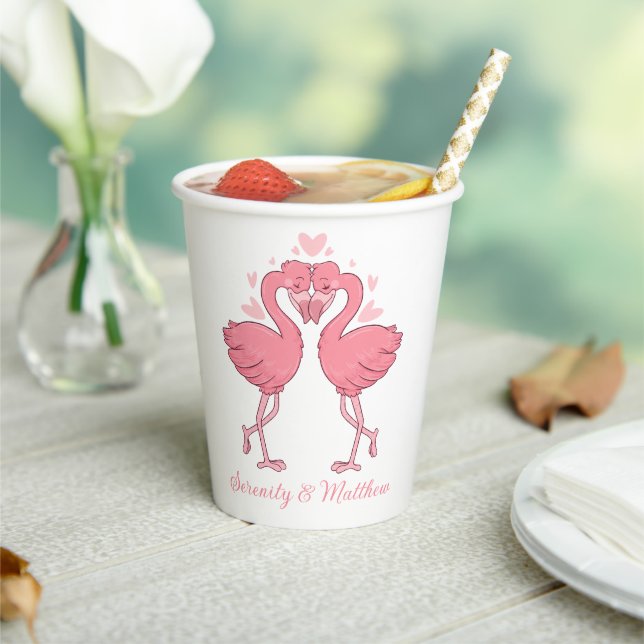 Tropical Pink Flamingo Hawaiian Beach Wedding Pappbecher (In Situ)