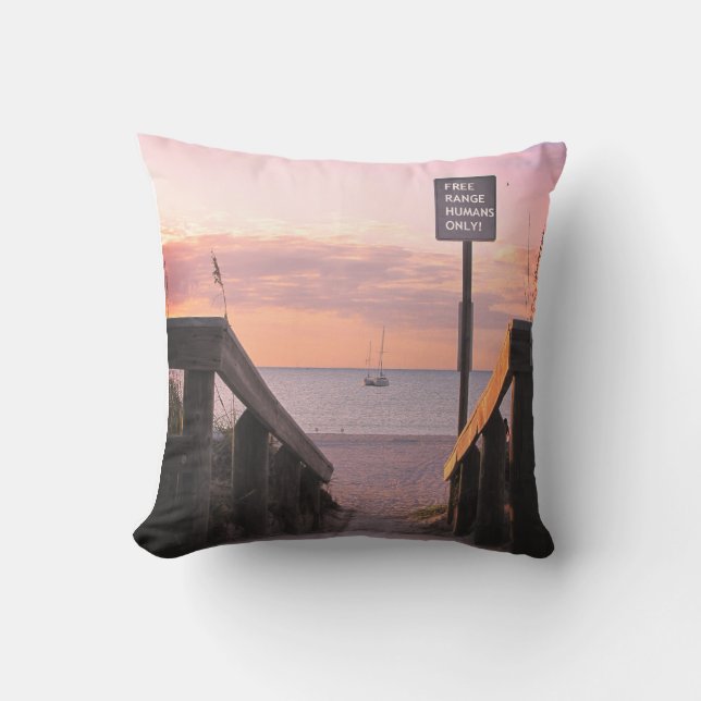 Tropical Sailboat Beach Sunrise Pillow Kissen (Vorderseite)