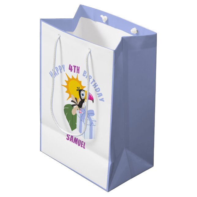 Tropical Toucan Personalisiert Happy Birthday Medi Mittlere Geschenktüte (Vorderseite Schrägansicht)