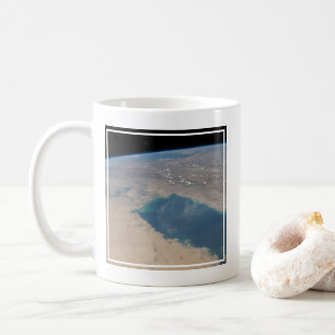 Tropisch blaue Gewässer des Persischen Golfs. Kaffeetasse