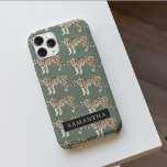 Tropisch grünes Aquarellmuster mit Namen iPhone 11Pro Max Hülle<br><div class="desc">"Genießen Sie die wilde Eleganz der Natur mit unserem tropischen grünen Tigermuster. Jedes Element dieses faszinierenden Designs verkörpert den lebendigen Geist des Dschungels und verbindet üppige Vegetation mit der majestätischen Präsenz von Tigern. Egal, ob Sie Ihr Alltagsessentiment verzieren oder Ihre Wohngestaltung verbessern möchten, unsere Kollektion bietet eine harmonische Verbindung von...</div>