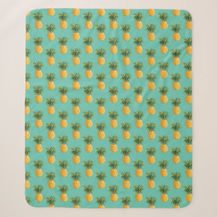 Tropische Ananas auf aquamarinem Sherpadecke