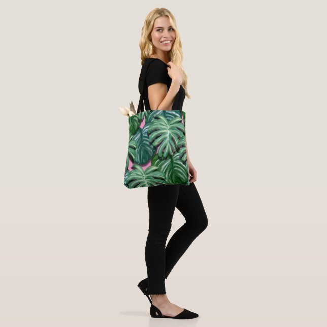 Tropische Blätter, grün und üppig Tasche (Am Model)
