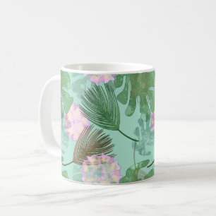 Tropische Blätter und Blume auf Türkis. Kaffeetasse