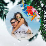 Tropische Blume Mele Kalikimaka Foto Keramik Ornament<br><div class="desc">Weihnachtsschmuck im hawaiianischen Stil mit einem Foto Ihrer Wahl,  bunten tropischen Blume und Blättern,  der hawaiianische Weihnachtsgrüße "Mele Kalikimaka" in eleganter Kalligraphieschrift Typografie,  Ihren Namen und das Jahr.</div>