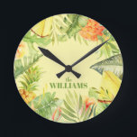Tropische Blume Obstgarten Runde Wanduhr<br><div class="desc">Ihr Name steht auf einer Uhr mit tropischen Blume,  Früchten und Grünpflanzen in einem zarten,  blassgrünen Hintergrund. PASSENDE Artikel in unserem Geschäft.</div>