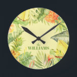 Tropische Blume Obstgarten Runde Wanduhr<br><div class="desc">Ihr Name steht auf einer Uhr mit tropischen Blume,  Früchten und Grünpflanzen in einem zarten,  blassgrünen Hintergrund. PASSENDE Artikel in unserem Geschäft.</div>