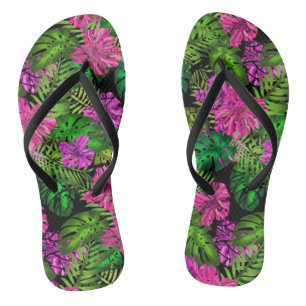Tropische Blume und Pflanze in Schwarz Flip Flops