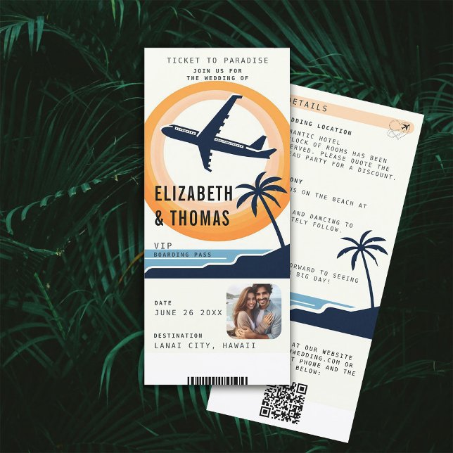 Tropische Destination Boarding Moderne Hochzeit de Einladung (tropical beach destination wedding invitation boarding pass qr code all in one watercolor modern)