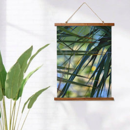 Tropische Dschungelschattierungen von blau-grün un Wandteppich Mit Holzrahmen