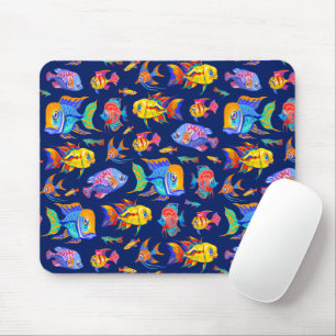 Tropische Fische in dunkelblau Mousepad