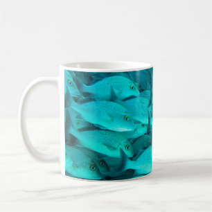 Tropische Fische und Korallenriff im Meer Kaffeetasse