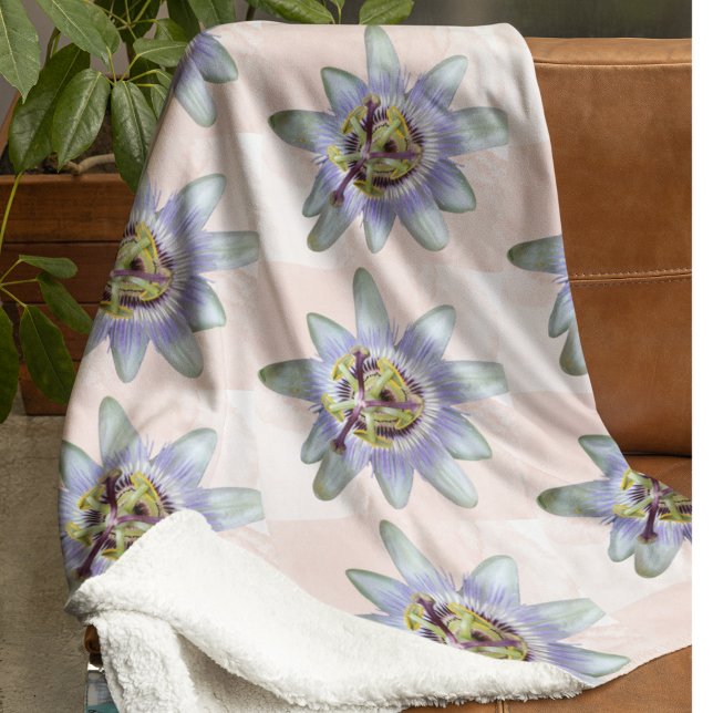 Tropische Lila Passion-Blume Sherpadecke (Exotic purple passion flower blanket.)