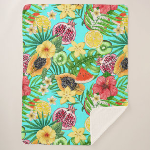 Tropische Mischfrüchte, Blume und Blätter auf blau Sherpadecke