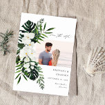 Tropische Palme und weißes, blumengeschmücktes Sav Save The Date<br><div class="desc">Holen Sie sich Ihre Gäste begeistert und bereit,  Ihre Hochzeit oder Ihr Party mit Ihrer Tropical Palm & White Floral Foto Save the Date Card zu feiern.</div>