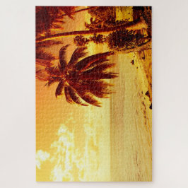 Tropische Palmen an einem Strand am