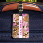 Tropische Pflanze Muster Vorname Gepäckanhänger<br><div class="desc">Ein stilvolles Gepäckanhänger mit tropischen Pflanze in Tans zu braunen und rosa Blume und Ihr Vorname in schicken Schriftzeichen auf der Vorderseite und Ihre Adressdaten auf der Rückseite gedruckt ODER wählen Sie den Stil, den Sie Ihre Visitenkarte auf der Rückseite einfügen können. Schaffen Sie sich selbst oder geben Sie als...</div>