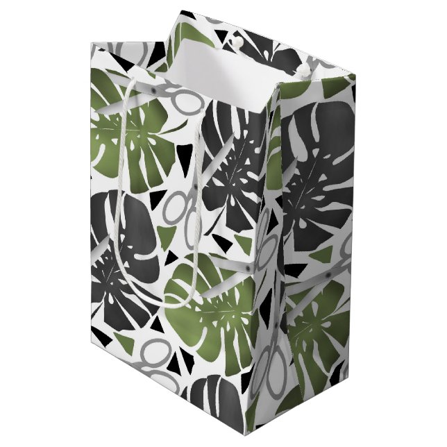 Tropische Print Monstera Leaves Mittlere Geschenktüte (Vorderseite Schrägansicht)