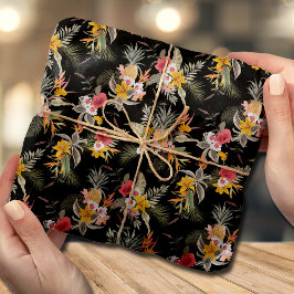 Tropischer Ananas-Hibiskus-Foliage auf Schwarz Seidenpapier