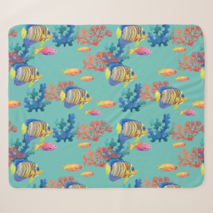 Tropischer Fisch und Korallen Sherpadecke