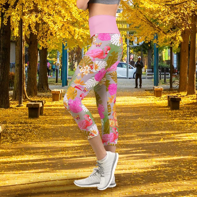 Tropischer Flamingo Hellgrau Capri Leggings (Tropical Flamingo Light Grey Capri Leggings)
