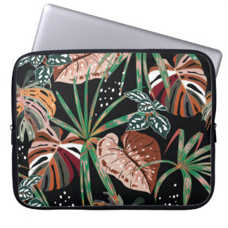 Tropischer Noir: Dunkles, exotisches Waldmuster Laptopschutzhülle