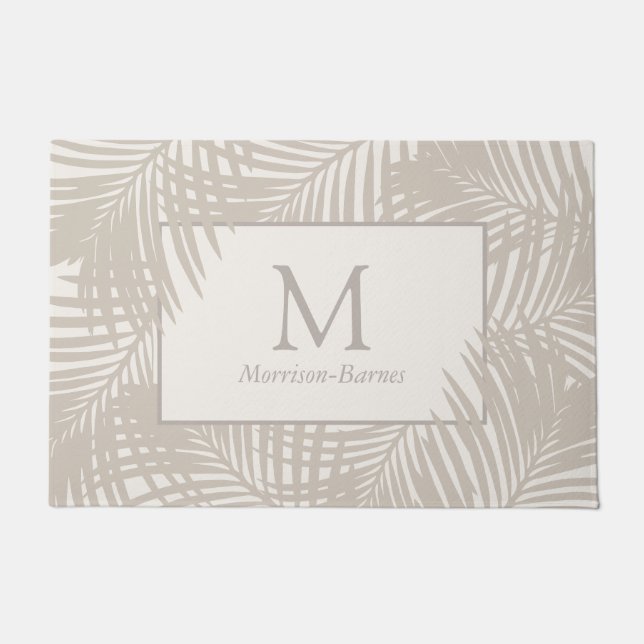 Tropischer Palmblätterteppich Taupe Mit Monogramm Fußmatte (Vorderseite)