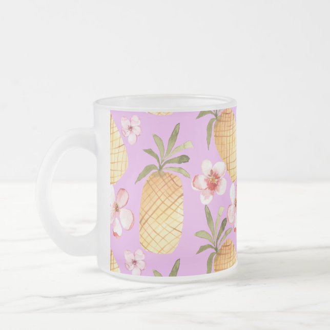 Tropischer Retro-Ananas-Druck auf lila Hintergrund Mattglastasse (Links)