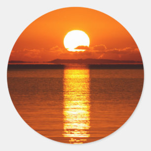 Tropischer Sonnenaufgang in der Orange Runder Aufkleber