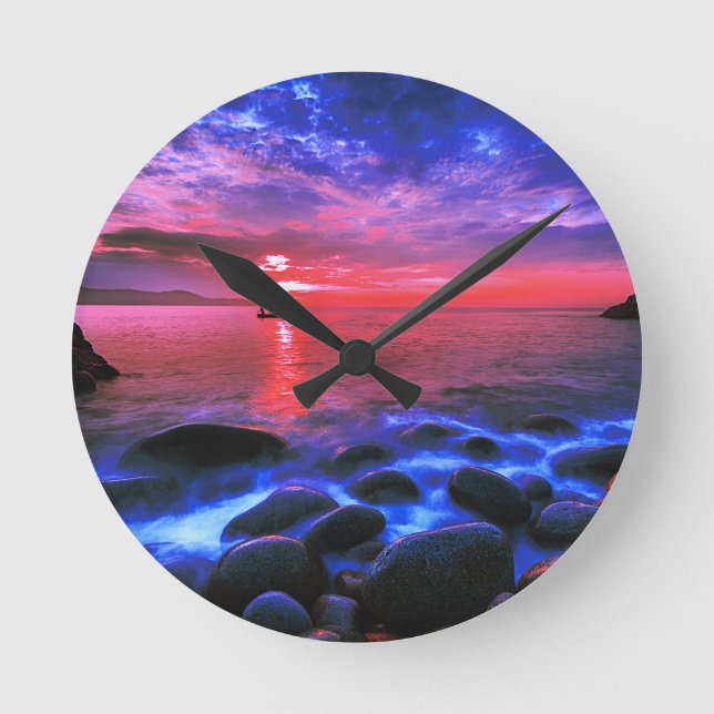 Tropischer Sonnenuntergang an der Felsküste Runde Wanduhr (Vorderseite)