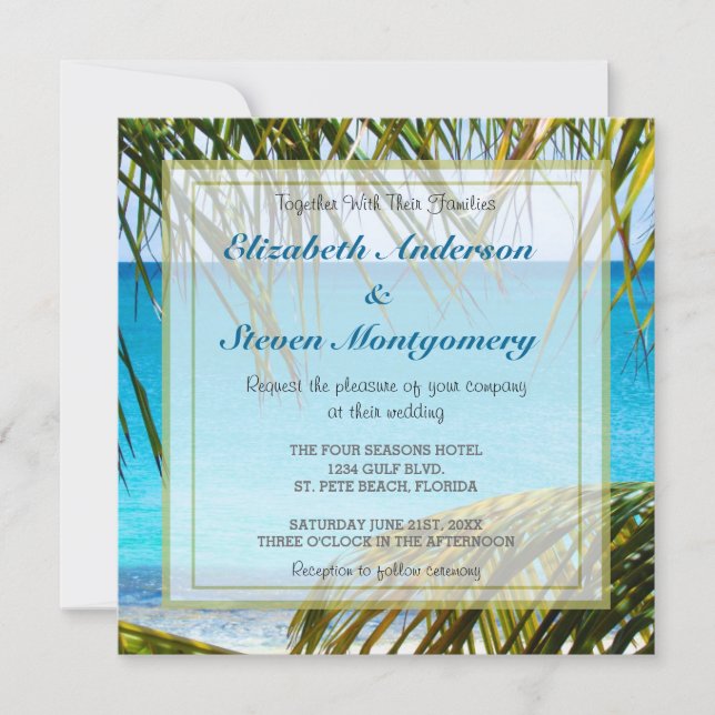 Tropischer Strand gerahmt mit Palmfronten Hochzeit Einladung (Vorderseite)