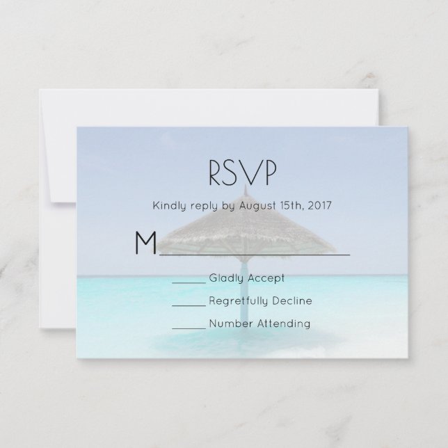 Tropischer Strand mit gestrohtem Sonnenschirm Hoch RSVP Karte (Vorderseite)