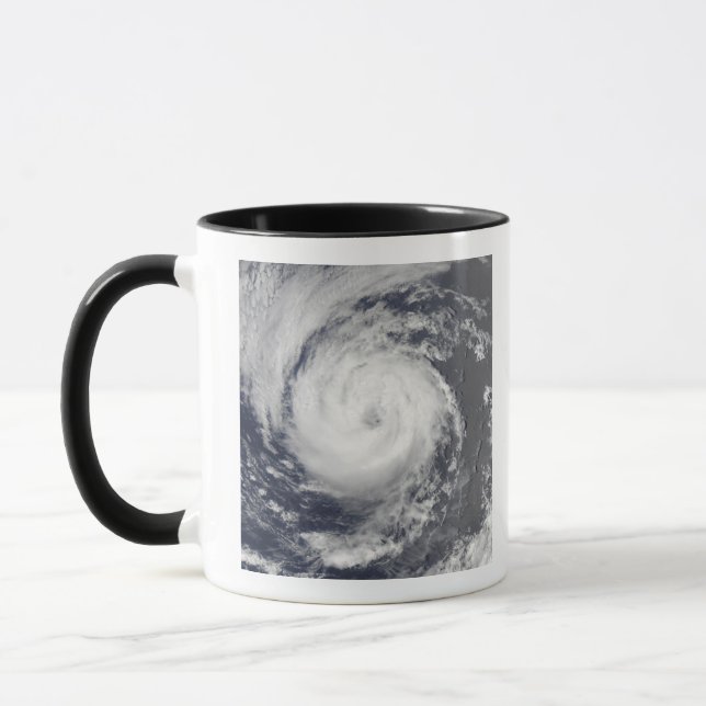 Tropischer Sturm Guillermo Tasse (Links)