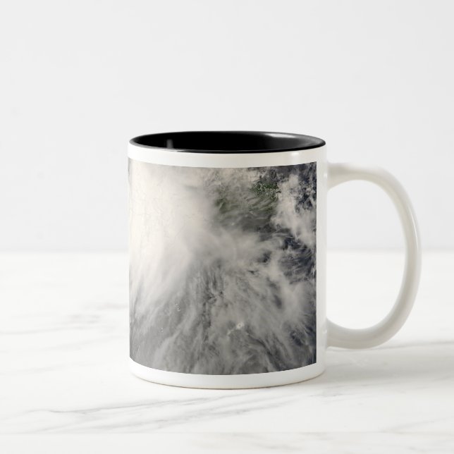 Tropischer Sturm Gustav im Karibischen Meer Zweifarbige Tasse (Rechts)