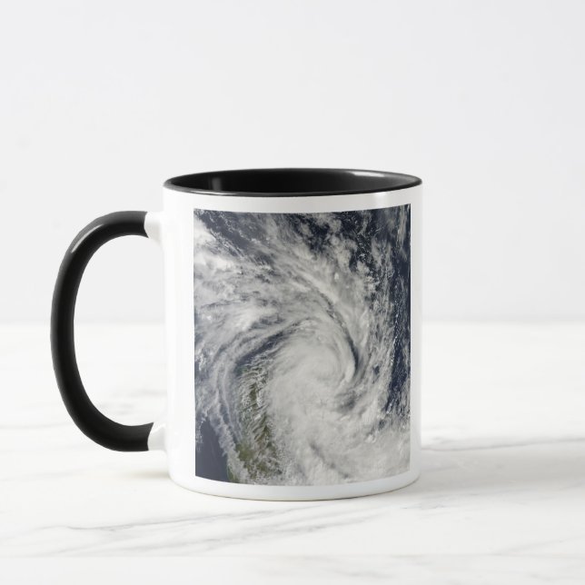 Tropischer Sturm Jade über Madagaskar Tasse (Links)