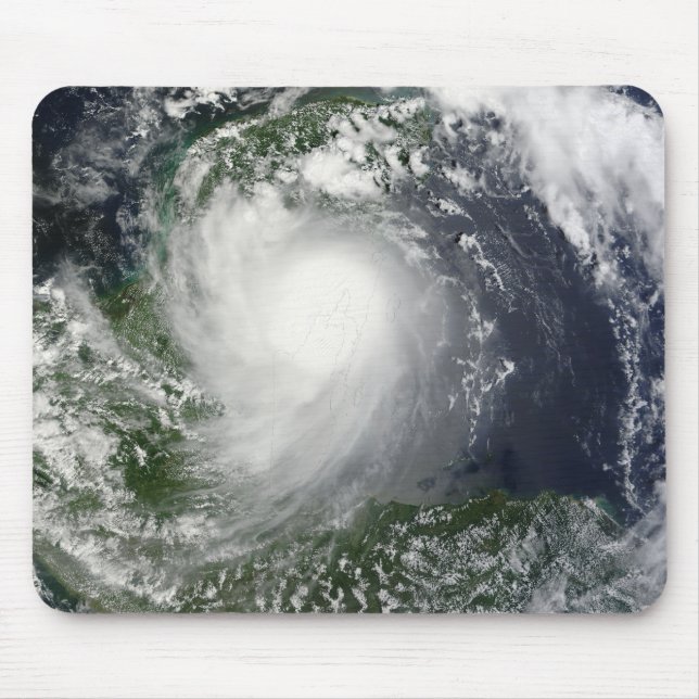Tropischer Sturm Karl über der Yucatan-Halbinsel Mousepad (Vorne)