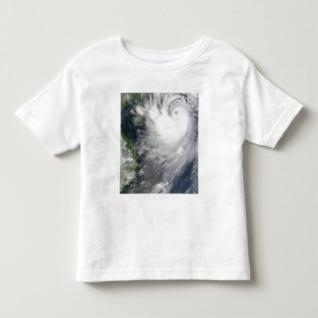 Tropischer Sturm Koppu in der Nähe des Landfalles Kleinkind T-shirt (Vorderseite)