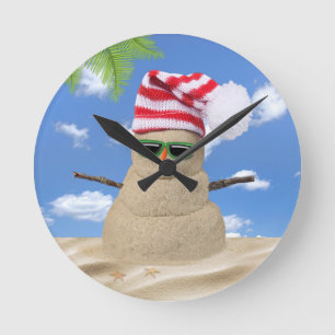 Tropischer Weihnachts-Sand-Schneemann Runde Wanduhr