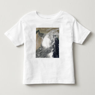 Tropischer Wirbelsturm Gonu im Arabischen Meer Kleinkind T-shirt