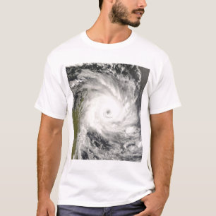 Tropischer Wirbelsturm Iwan über Madagaskar T-Shirt
