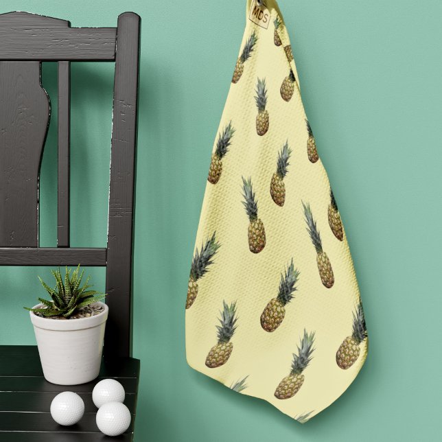 Tropisches Ananas Muster blassgelb Mit Monogramm Golfhandtuch (🍍 Love pineapples? Need a nice new golf towel? Just add your initials 🍍 )