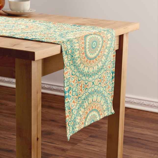 Tropisches Aquamarines und Orange Mandala Muster Mittelgroßer Tischläufer (Beispiel)
