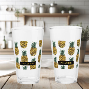 Tropisches Aquarell-Ananas-Muster mit Namen Glas