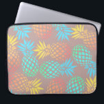 tropisches buntes Ananasmuster des eleganten Laptopschutzhülle<br><div class="desc">Hübsches Ananasmuster.</div>