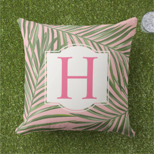 Tropisches grünes Palmblatt rosa Monogramm Initial Kissen