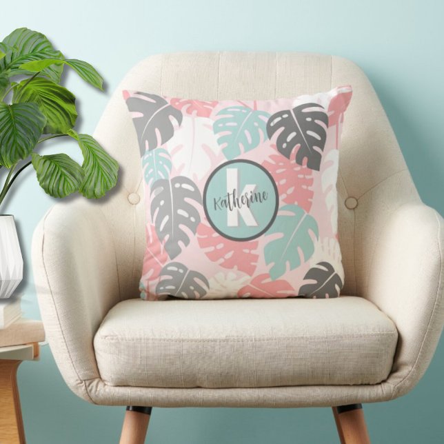 Tropisches Monogramm Initial Kissen (Modern Monogram Pink Monstera Leaf Throw Pillow)
