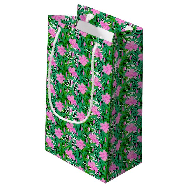 Tropisches Muster mit Dschungel-Blumen Kleine Geschenktüte (Rückseite Schrägansicht)