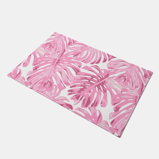 Tropisches Pastellrosa Dschungel-Blätter Muster Fußmatte (Schrägansicht)