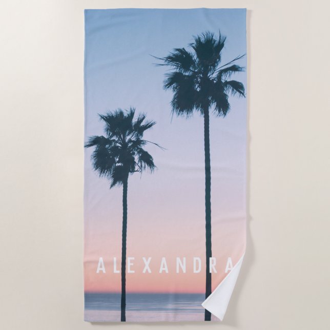 Tropisches Pink & Blue Ombre Palm Tree Sunset Name Strandtuch (Vorderseite)