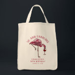 Tropisches Pink Flamingo 50. Geburtstag Novelty Sw Tragetasche<br><div class="desc">Niedliche personalisierte 50. Geburtstagsparty flamingo Gag Tote Tasche. Fügen Sie Ihren Namen und Ihre Nachricht hinzu,  indem Sie auf den Button "Personalisieren" klicken,  um ein Party für Ihre Feier zu erstellen. Ein perfekter Sake für die Gäste,  um sich an diesen besonderen Meilenstein zu erinnern.</div>